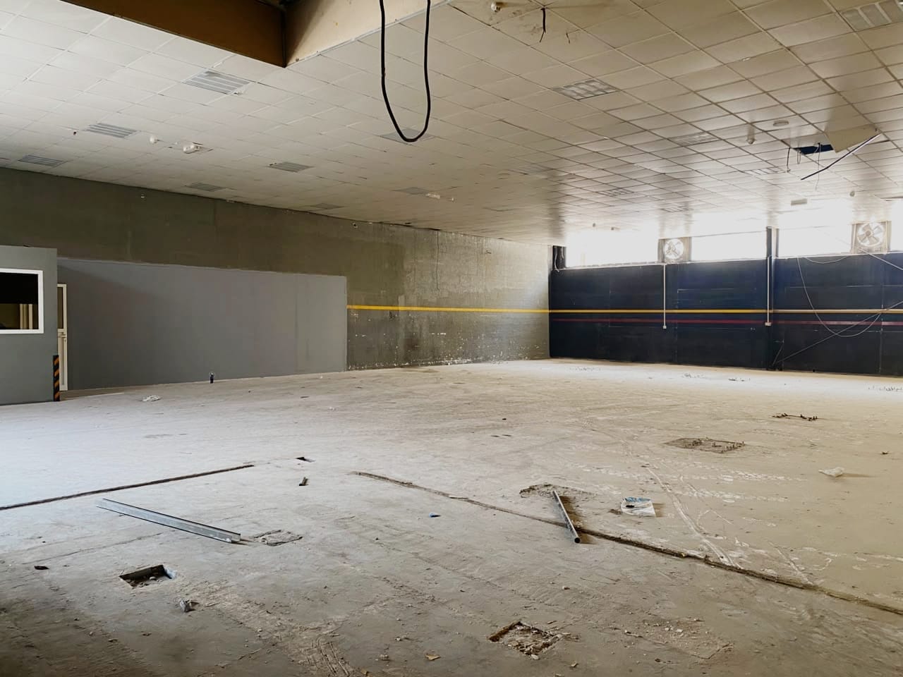 WAREHOUSE- KITCHEN- GARAGE